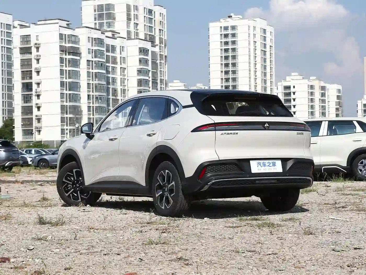 Baojun E6 exterior (4) Baojun E6 - Image 4