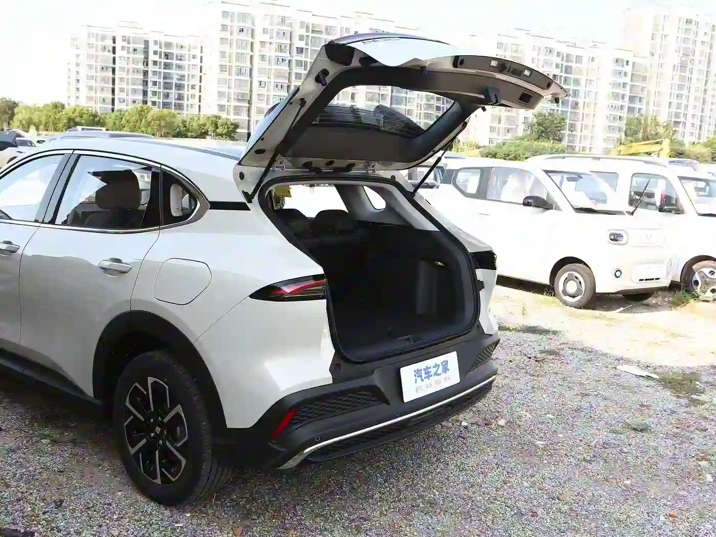 Baojun E6 interior (2) Baojun E6 - Image 8