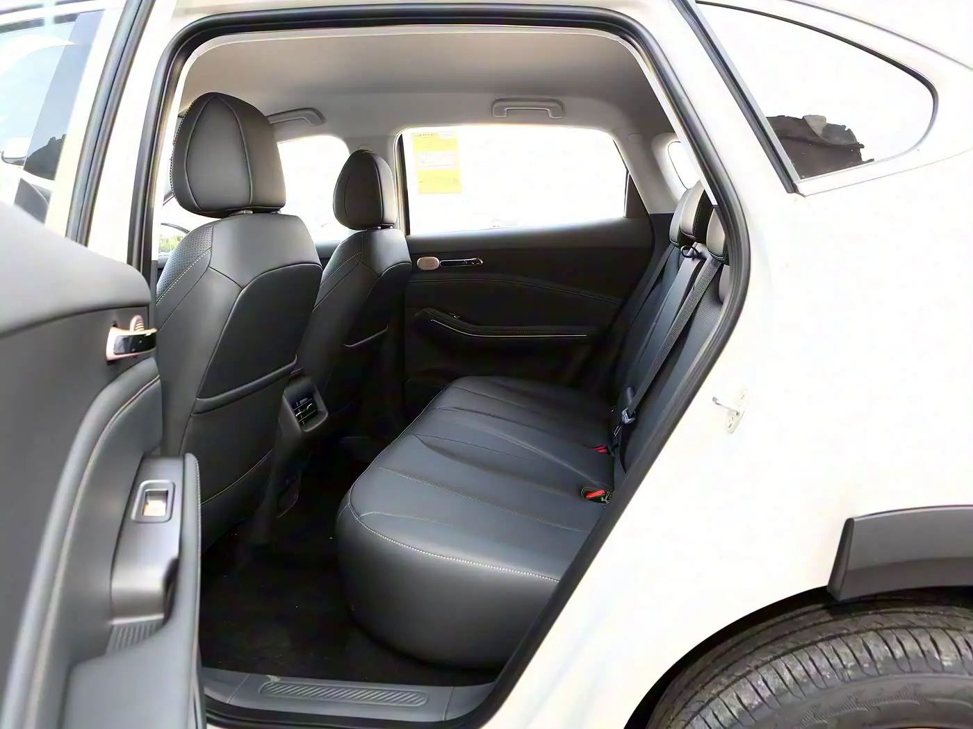 Baojun E6 interior (3) Baojun E6 - Image 7