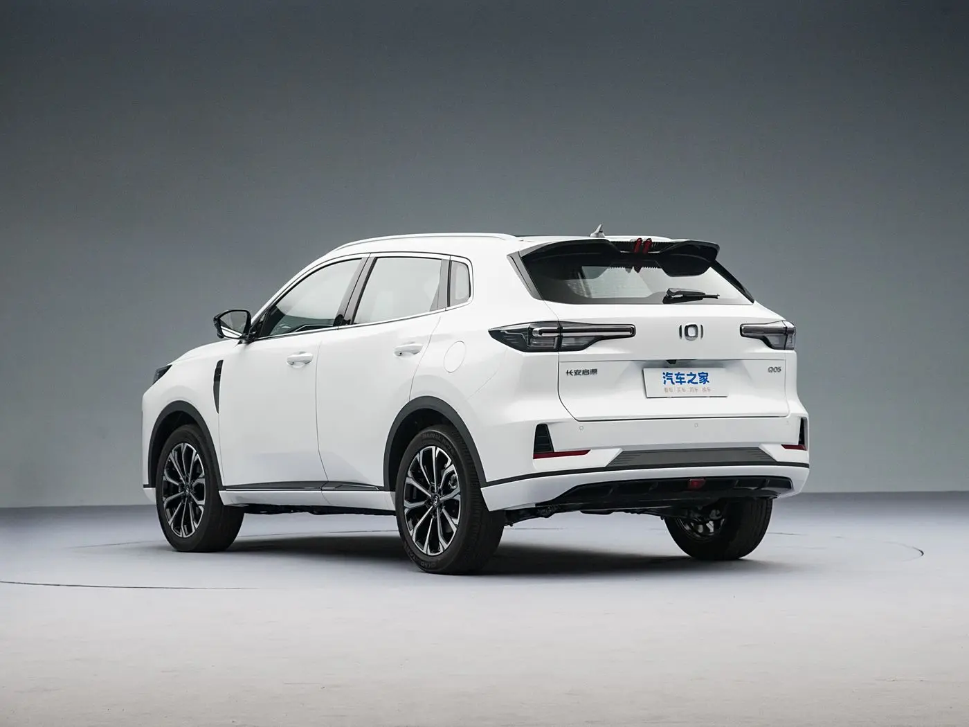 Changan Qiyuan Q05 Classic exterior (2) Changan Qiyuan Q05 Classic - الصورة 4