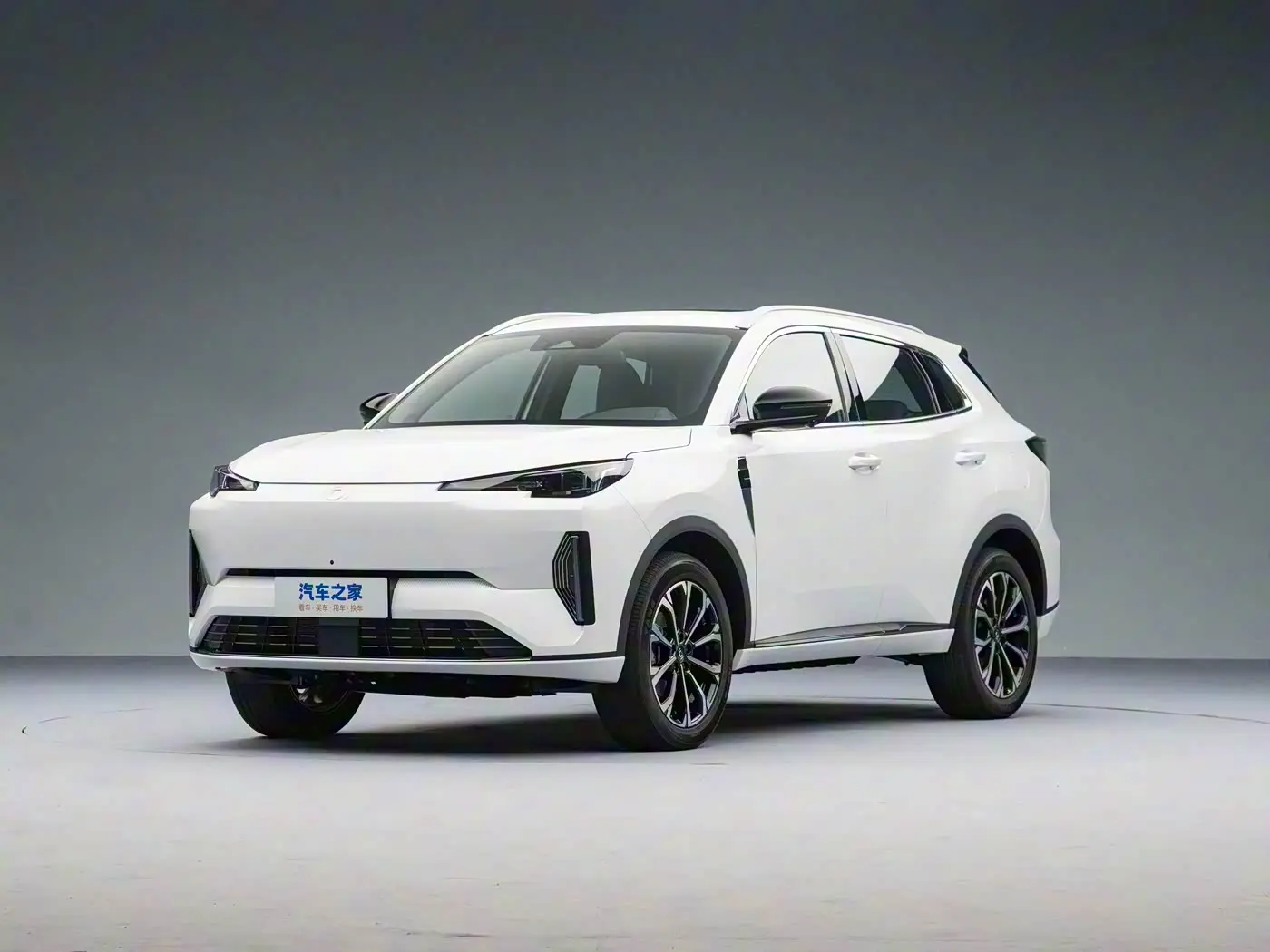 Changan Qiyuan Q05 Classic exterior (3) Changan Qiyuan Q05 Classic - الصورة 1