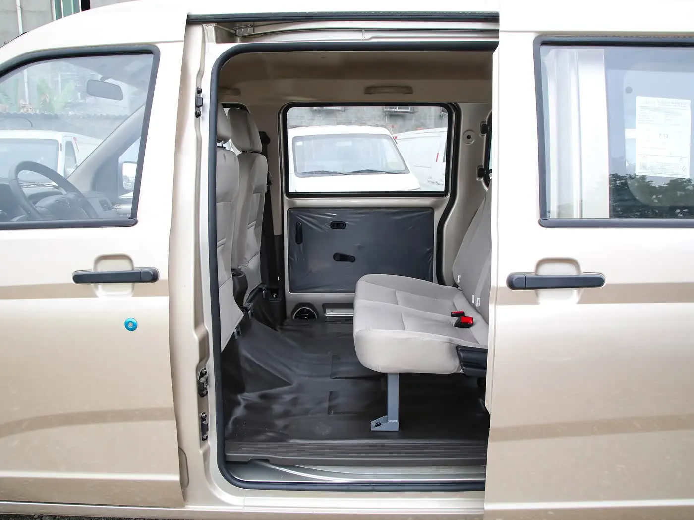 Wuling Rongguang S interior (1) Wuling Rongguang S - الصورة 7
