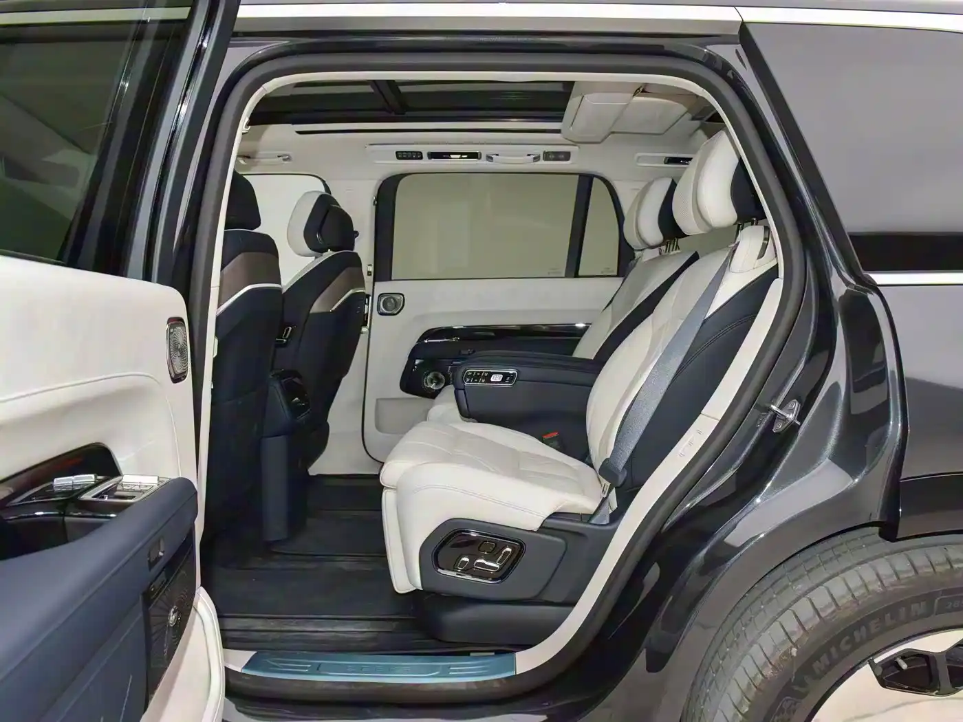 ZEEKR 9X interior (1) ZEEKR 9X - Image 7