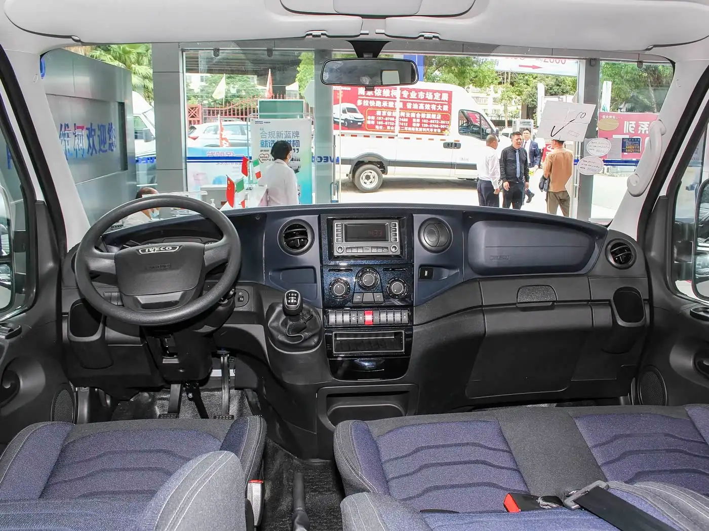 Iveco Eurothief interior (4) Dongfeng Rich 6 New Energy - الصورة 1