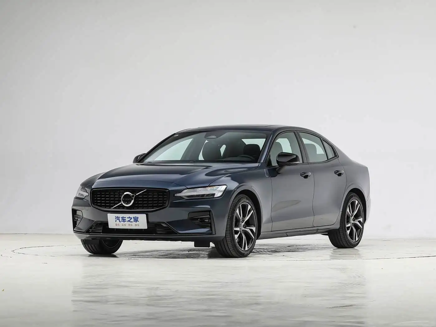 Volvo S60 exterior (3) Volvo S60 - Image 1